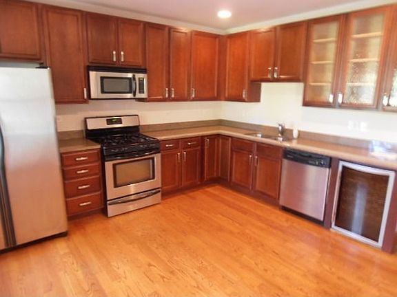 3rd image of 6100 N Talman Ave #D1