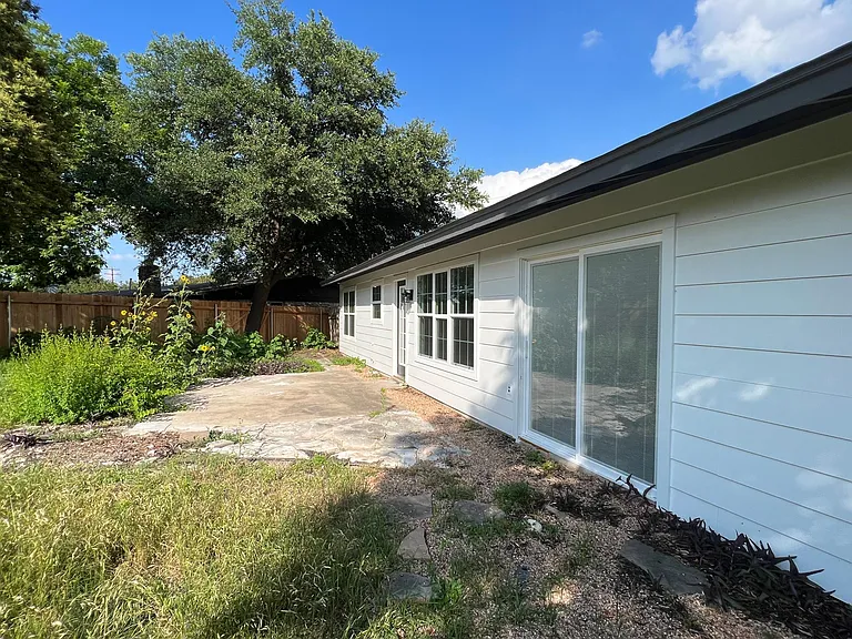 11700 Spring Hill Dr — Photo 16