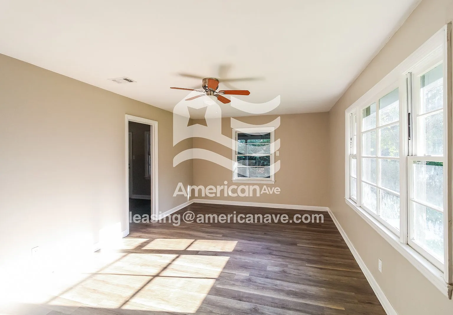 3 bed, 1.0 bath, 903 sqft, $1,245 — Photo 2