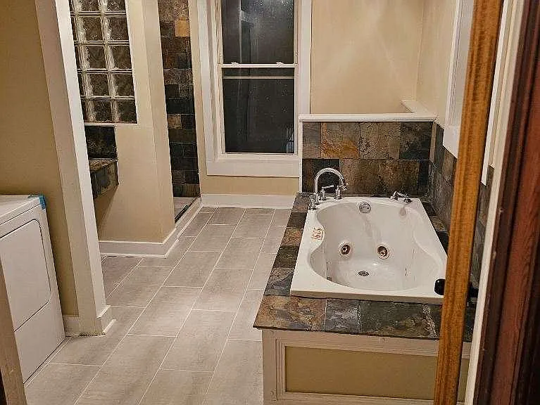 406 E Unaka Ave — Photo 12