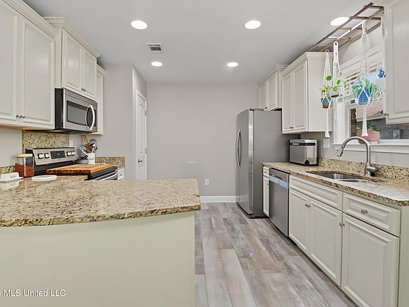 5th image of 13212 Tyler Ln