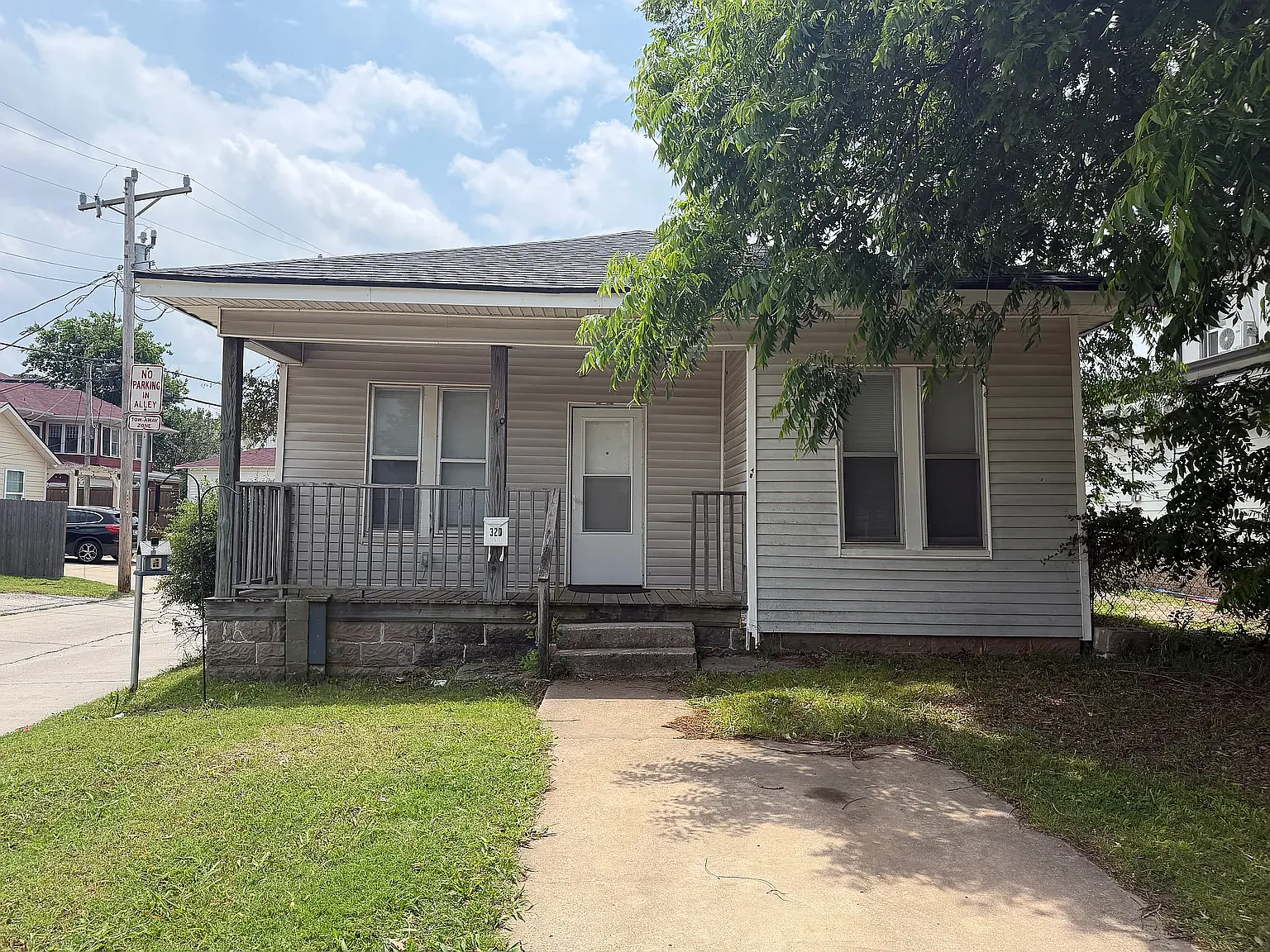 3 bed, 944 sqft, $1,200 — Photo 1