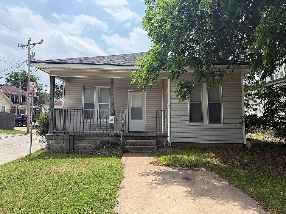 320 W Duffy St