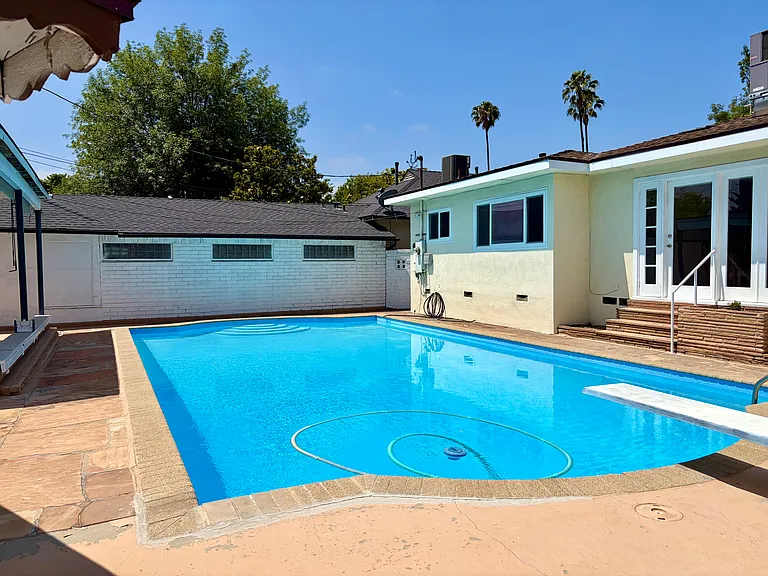 4506 Bakman Ave — Photo 34