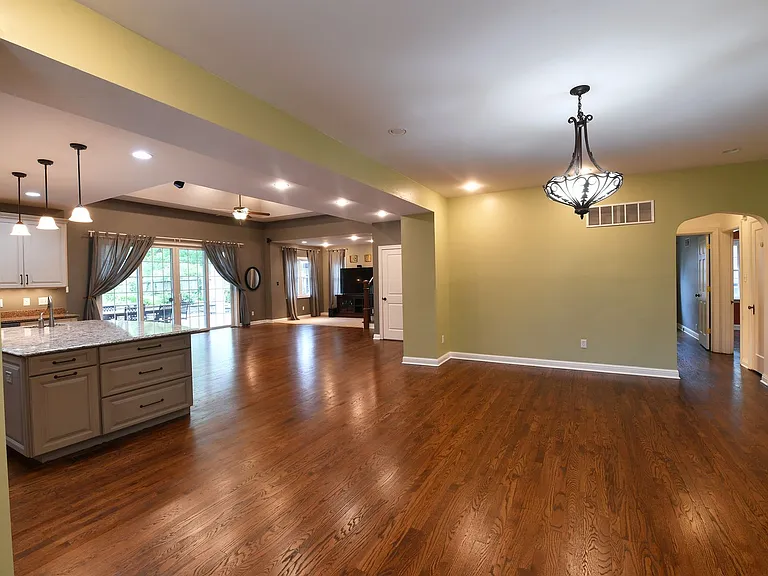 106 Manlyn Dr — Photo 18