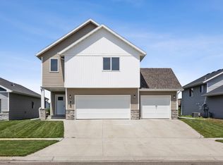 1247 Jill Dr W, West Fargo, ND