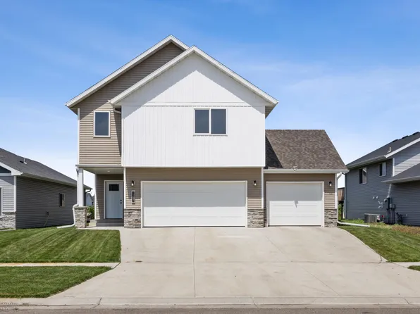 1247 Jill Dr W, West Fargo, ND 58078