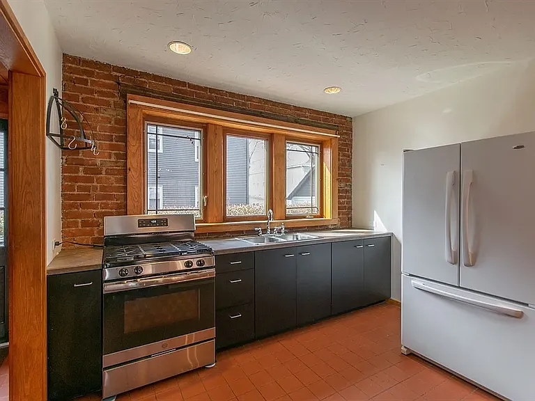 151 Allyn St #1 — Photo 5