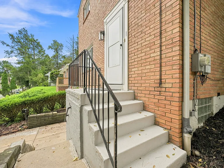 56 Pointview Rd — Photo 3