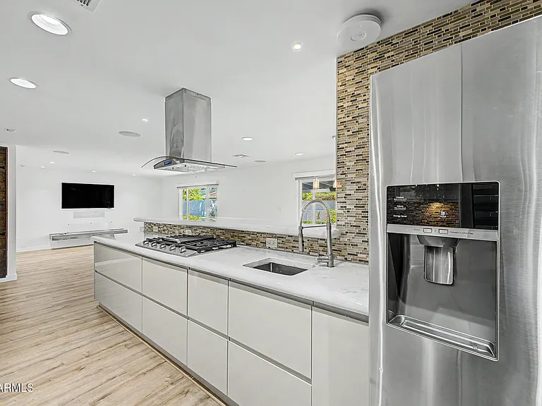 8219 E Valley View Rd — Photo 3