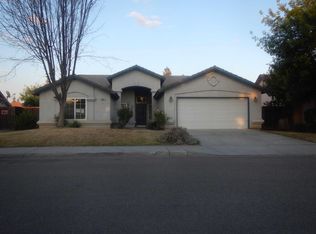 881 Royal Dr, Madera, CA 93637