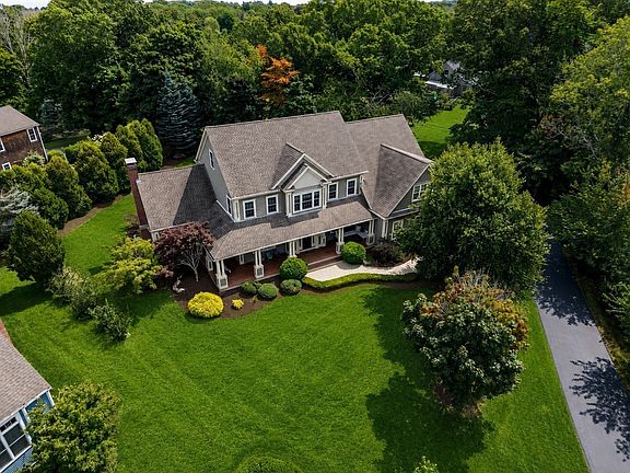 3rd image of 33 Lauren Ln