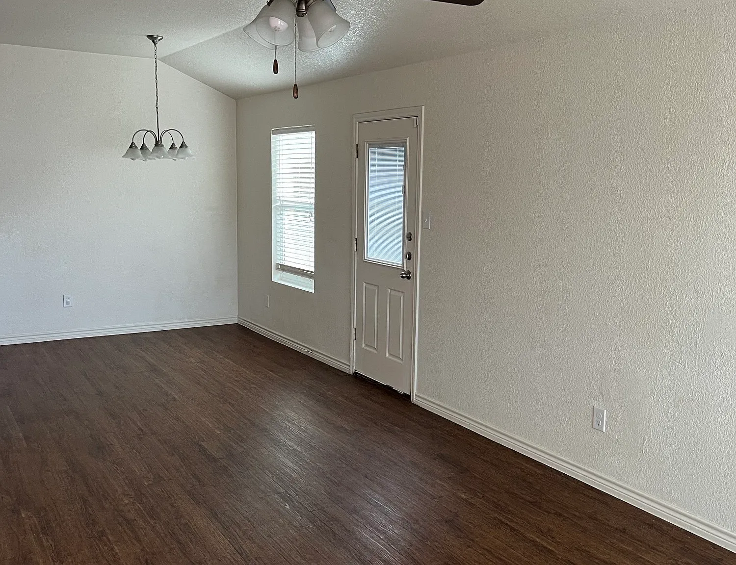 4704 Waterproof - B — Photo 2