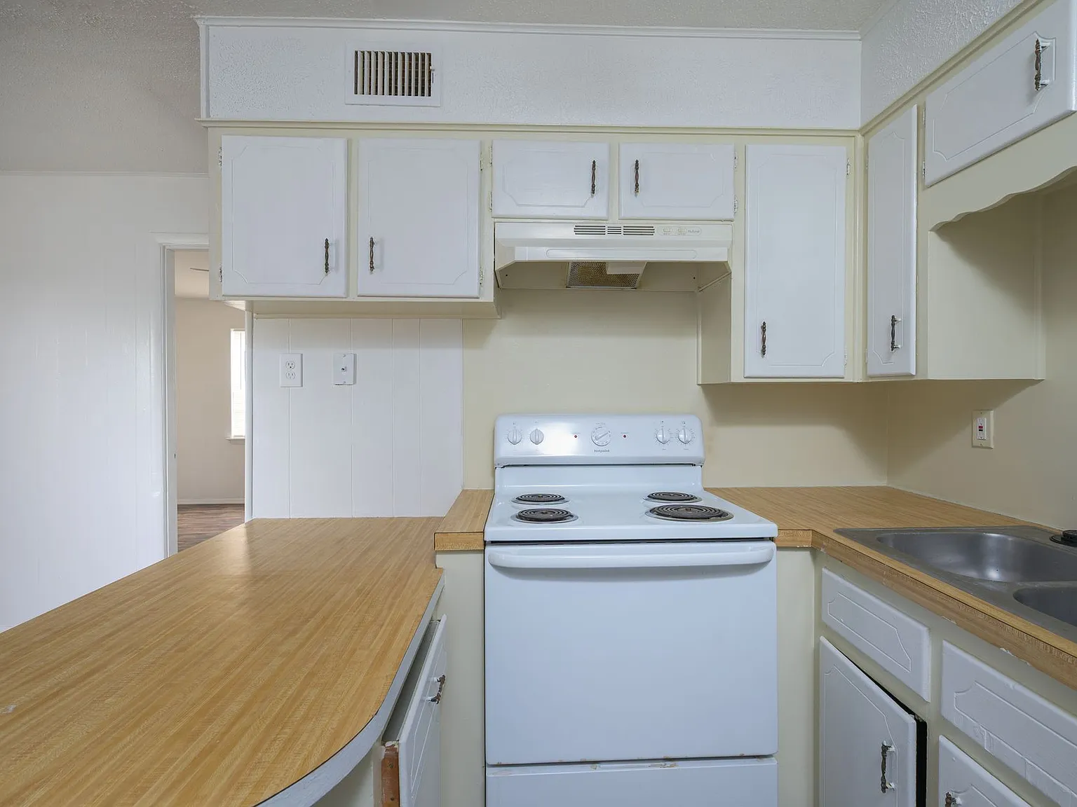 B&I Apartments — Photo 4