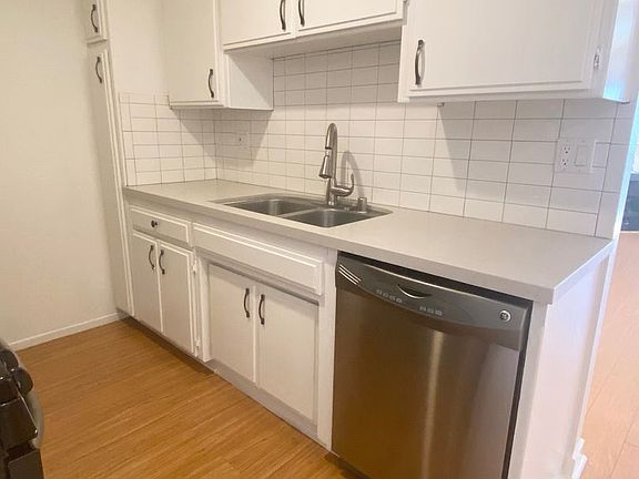 3rd image of 1823 Holmby Ave APT 104