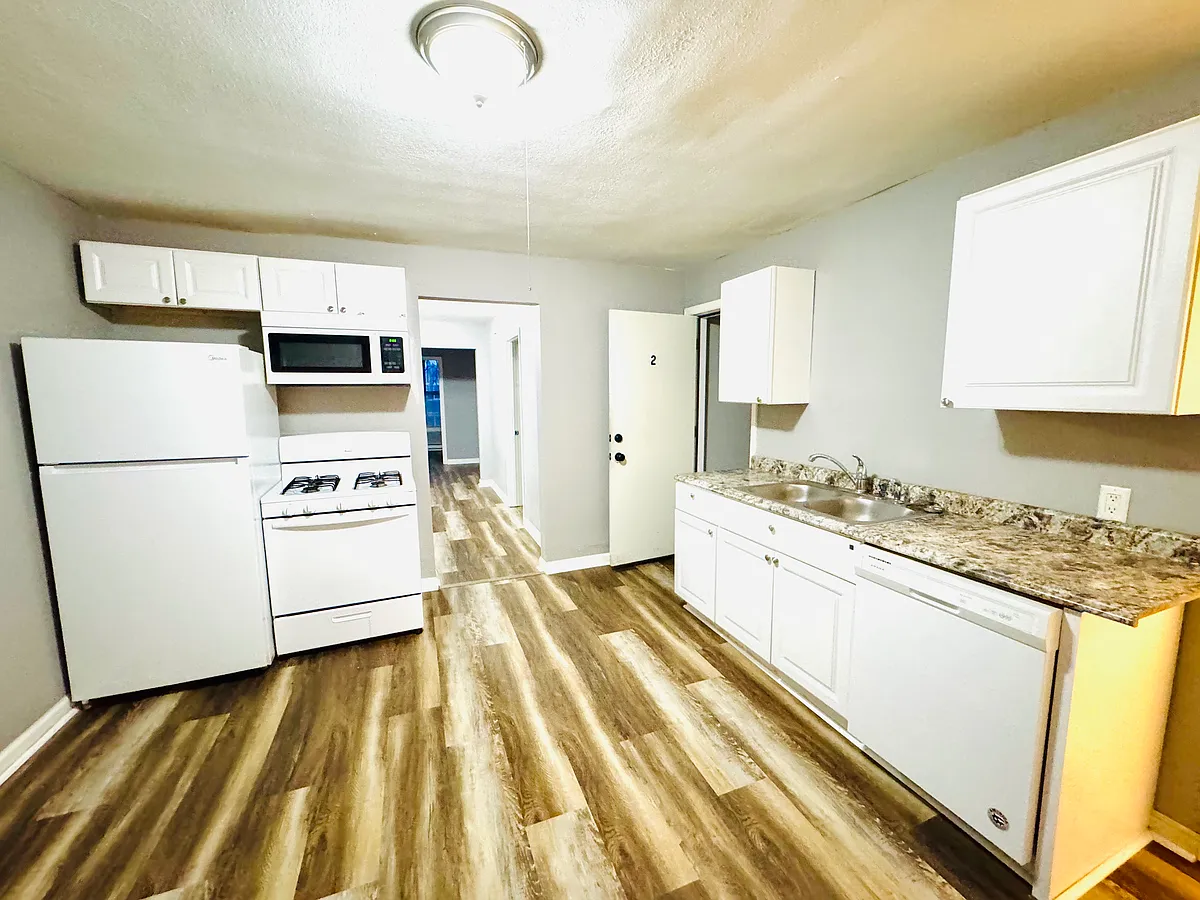 Building Photo - 927 Sherburne Ave #2