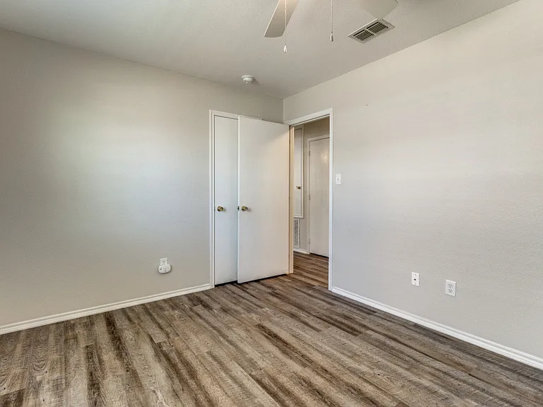 1721 Southridge Ln — Photo 15