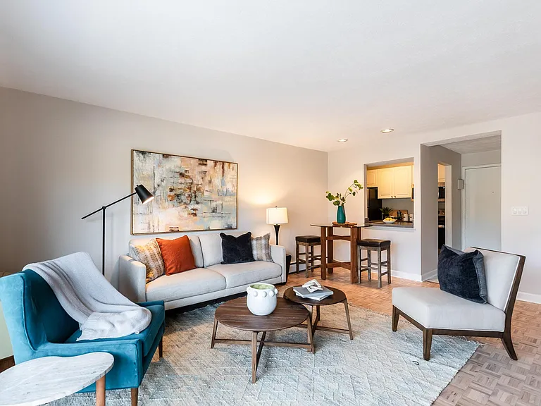 1815 William Howard Taft Rd #301 — Photo 2