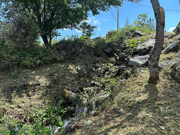 5th image of 984 Slate Creek Rd