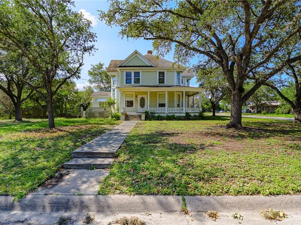 711 E Lott St, Beeville, TX 78102