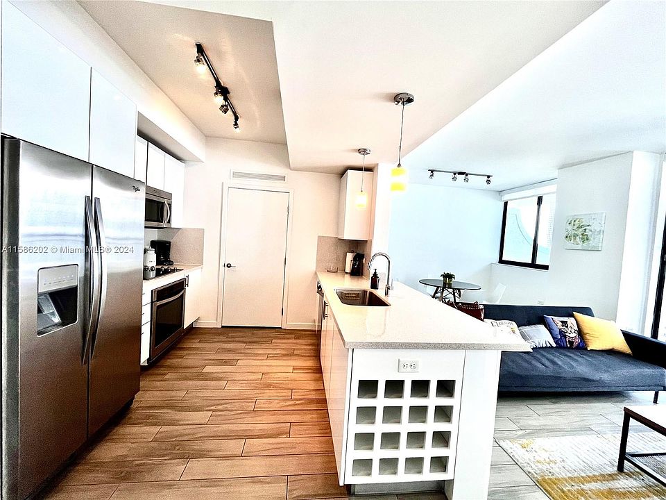 1st image of 999 SW 1st Ave APT 3315