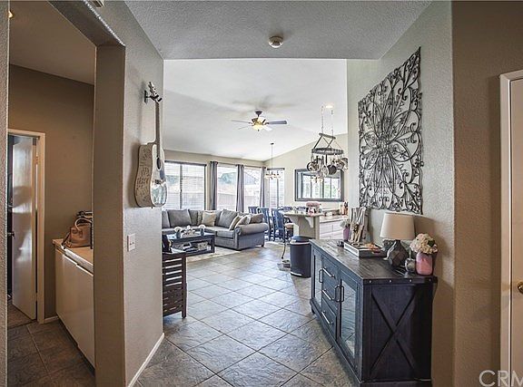 Wide hallway to the open living area