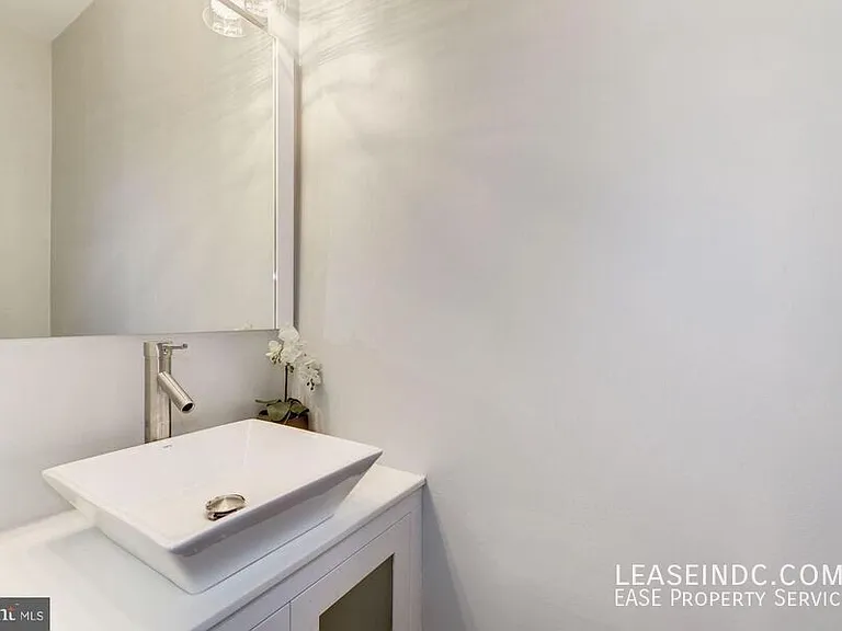 2129 4th St NE — Photo 11
