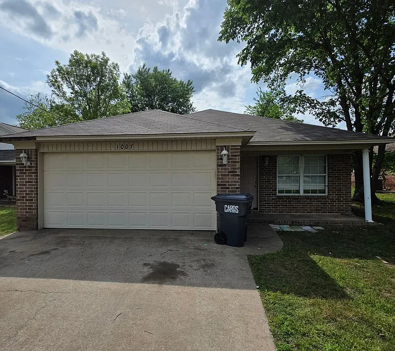1007 N Parker Rd