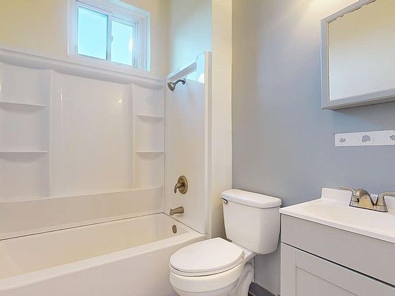 5th image of 1800 Webster Ave APT 6