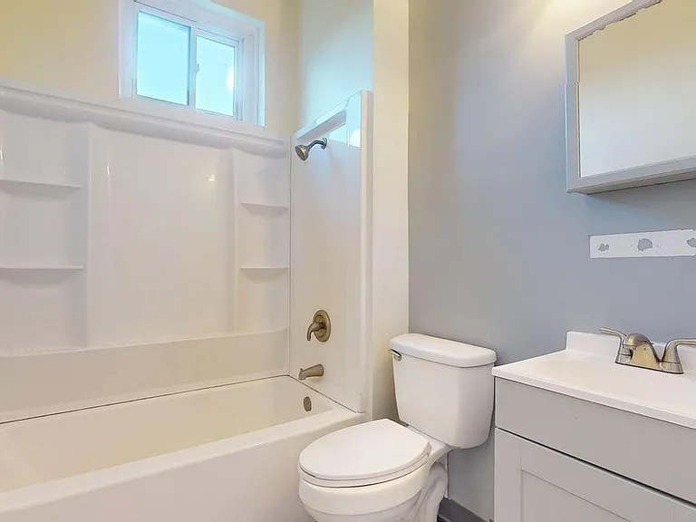 1800 Webster Ave #6 — Photo 5