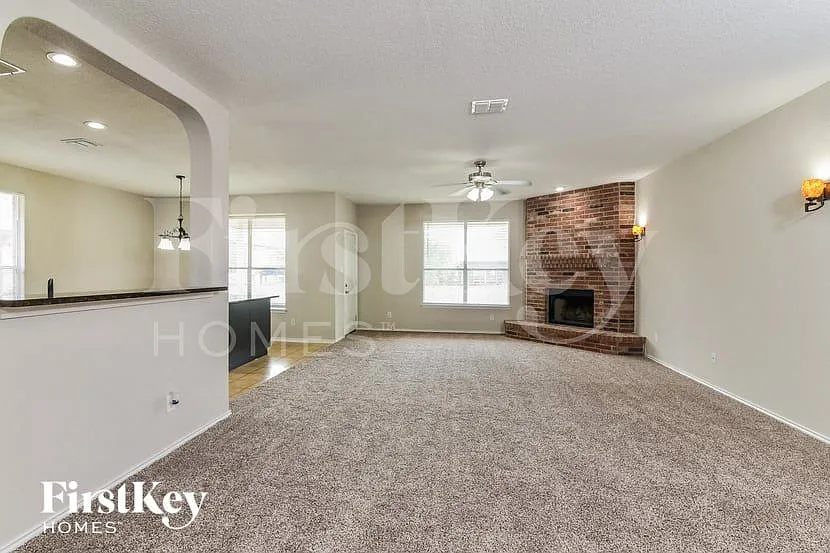 4 bed, 3.5 bath, 3185 sqft, $2,715 — Photo 2