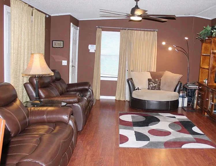 770 London Bridge Rd — Photo 1