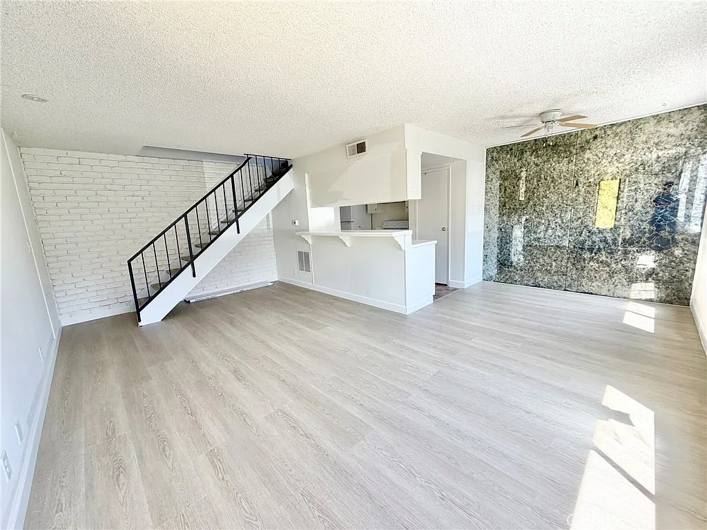 2 bed, 836 sqft, $2,480 — Photo 3