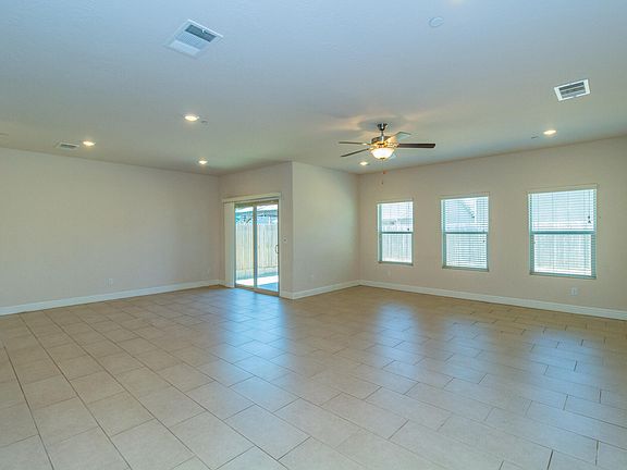 3rd image of 2417 N Divisadero St