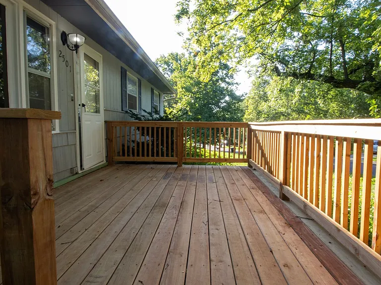2501 Brookside Ct — Photo 4
