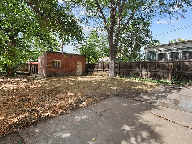 127 S Pearl St — Photo 48
