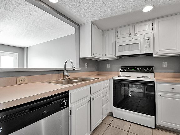 5th image of 634 Lakeview Dr S