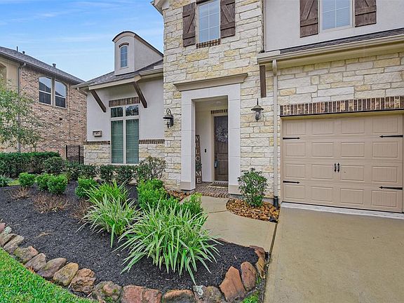 4th image of 105 Chaparral Bend Dr