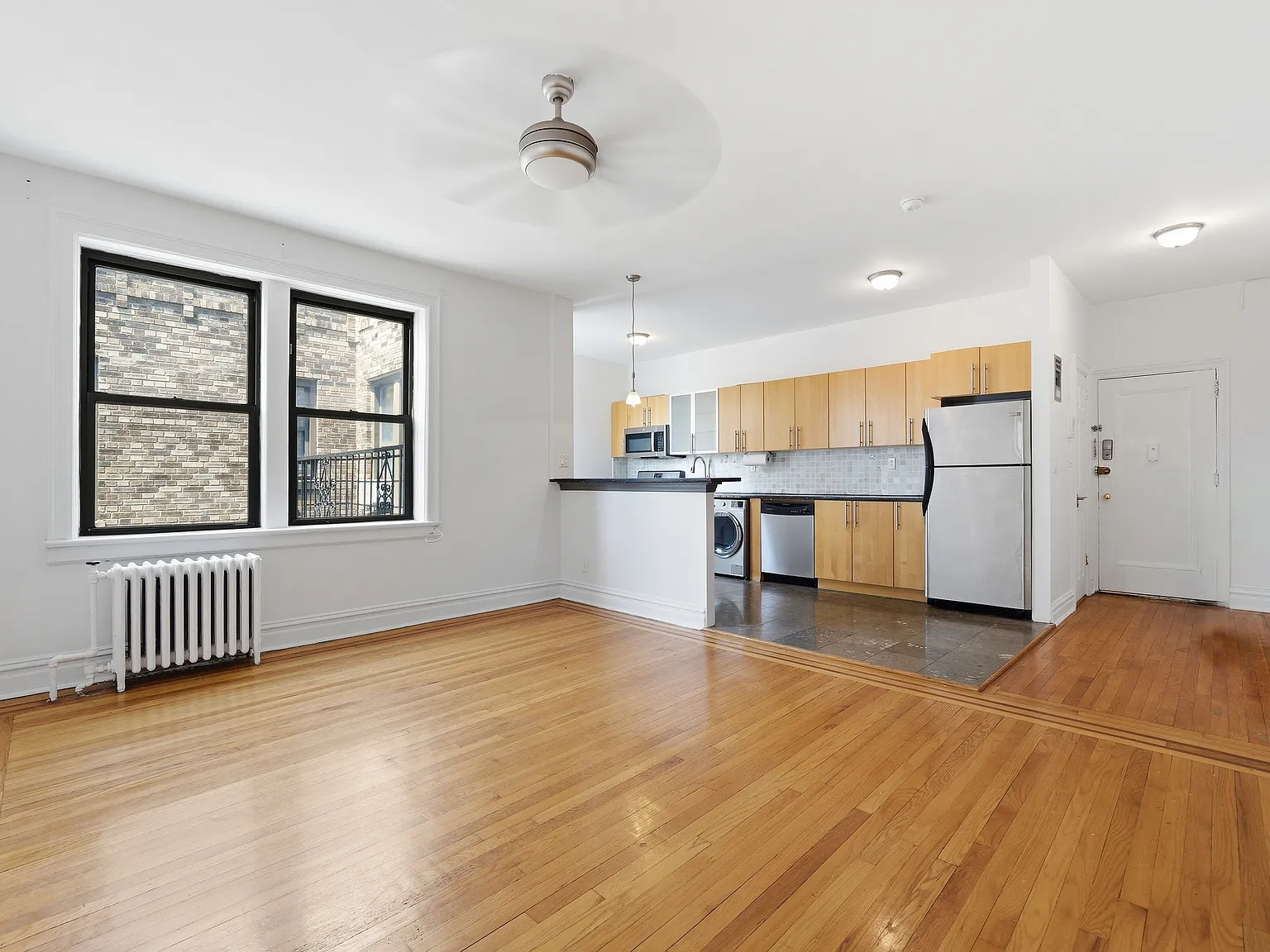 1 bed, 700 sqft, $2,200 — Photo 2