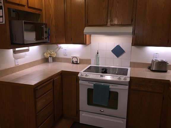 Kitchen Stove & Microwave