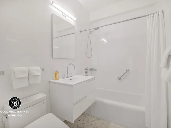 910 5th Avenue image 14 of 16