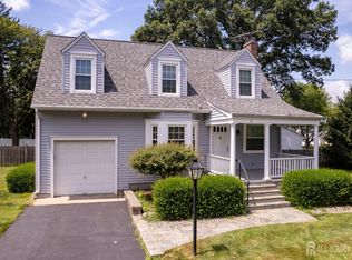 2 Pasture Ln, Plainsboro, NJ 08536