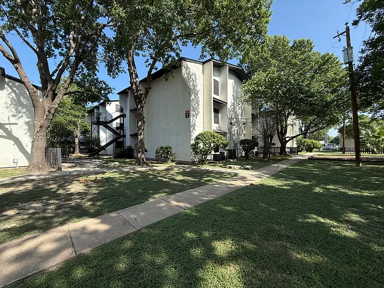 Mayfield Gardens — Photo 20