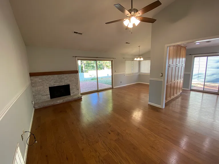 1503 Lake Forest Dr — Photo 7