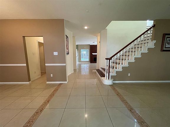 3rd image of 6415 Laurel Bush Ln