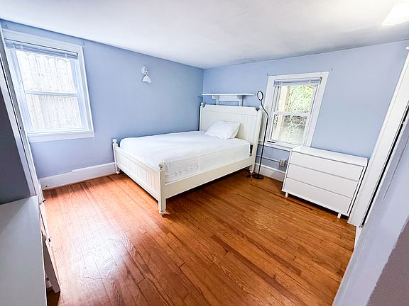 5th image of 327 Pleasant St Unit 1