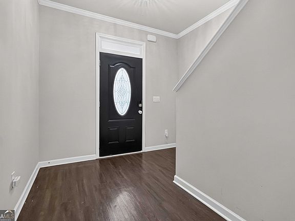 4th image of 3744 Hampshire Walk SW
