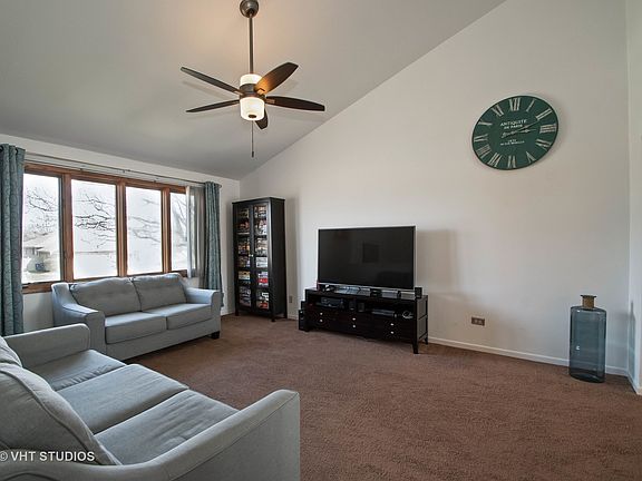 3rd image of 15332 Paddock Ln