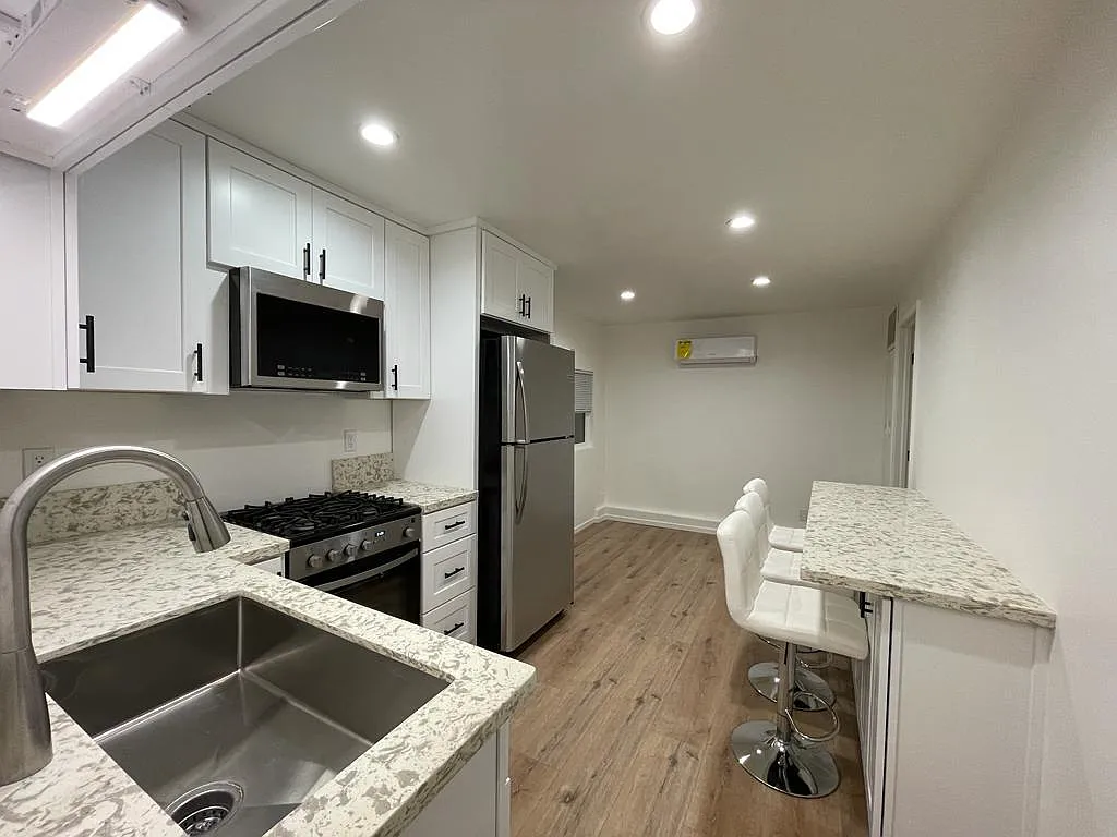 22331 Vanowen St — Photo 4