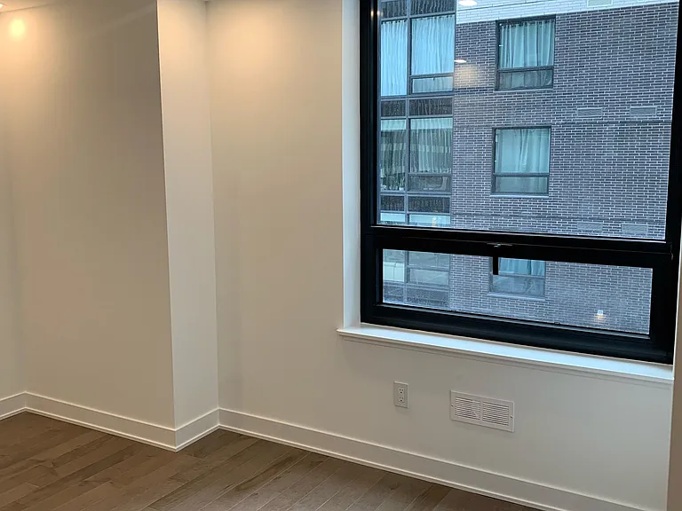 340 Queen St #408 — Photo 5
